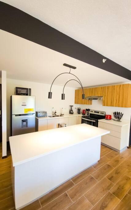 סאן סלבדור Entire Beautiful Condo With Rooftop Pool And Gym מראה חיצוני תמונה